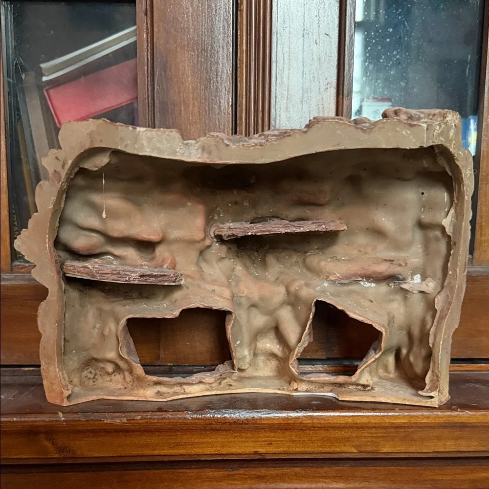 Rustic Brown Reptile Habitat Rock Formation